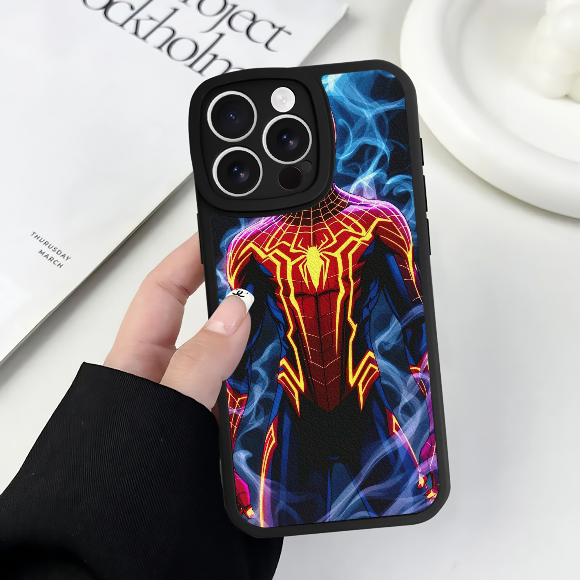 （画像用） Spider Man スパイダーマン 【iPhone 16シリーズ対応】シリコンスマホケース（レザー調） 材質：シリコン